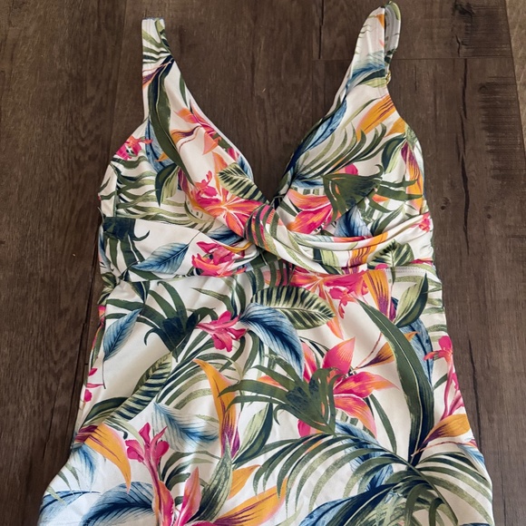 cute womens liz claiborne swim top small - Picture 1 of 1